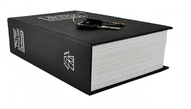 Καμουφλαρισμένο χρηματοκιβώτιο σε σχήμα βιβλίου